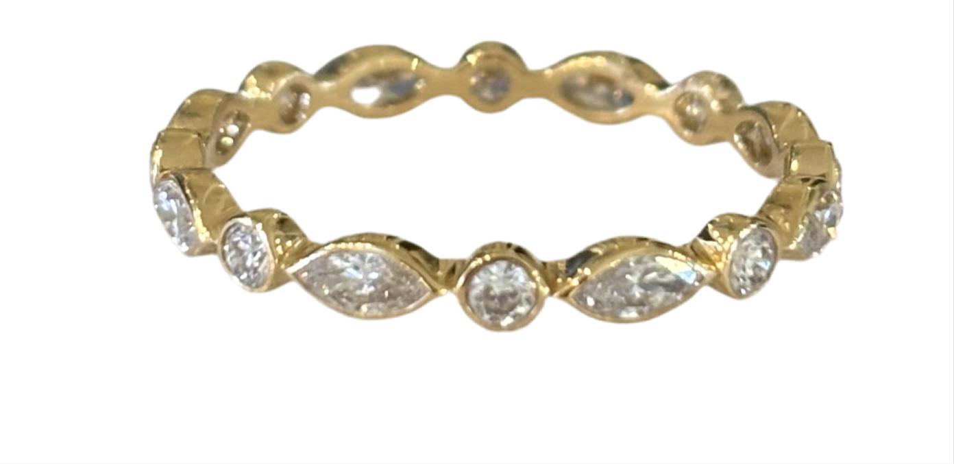LUMENIRI The Katia Petite Marquise & Round Eternity