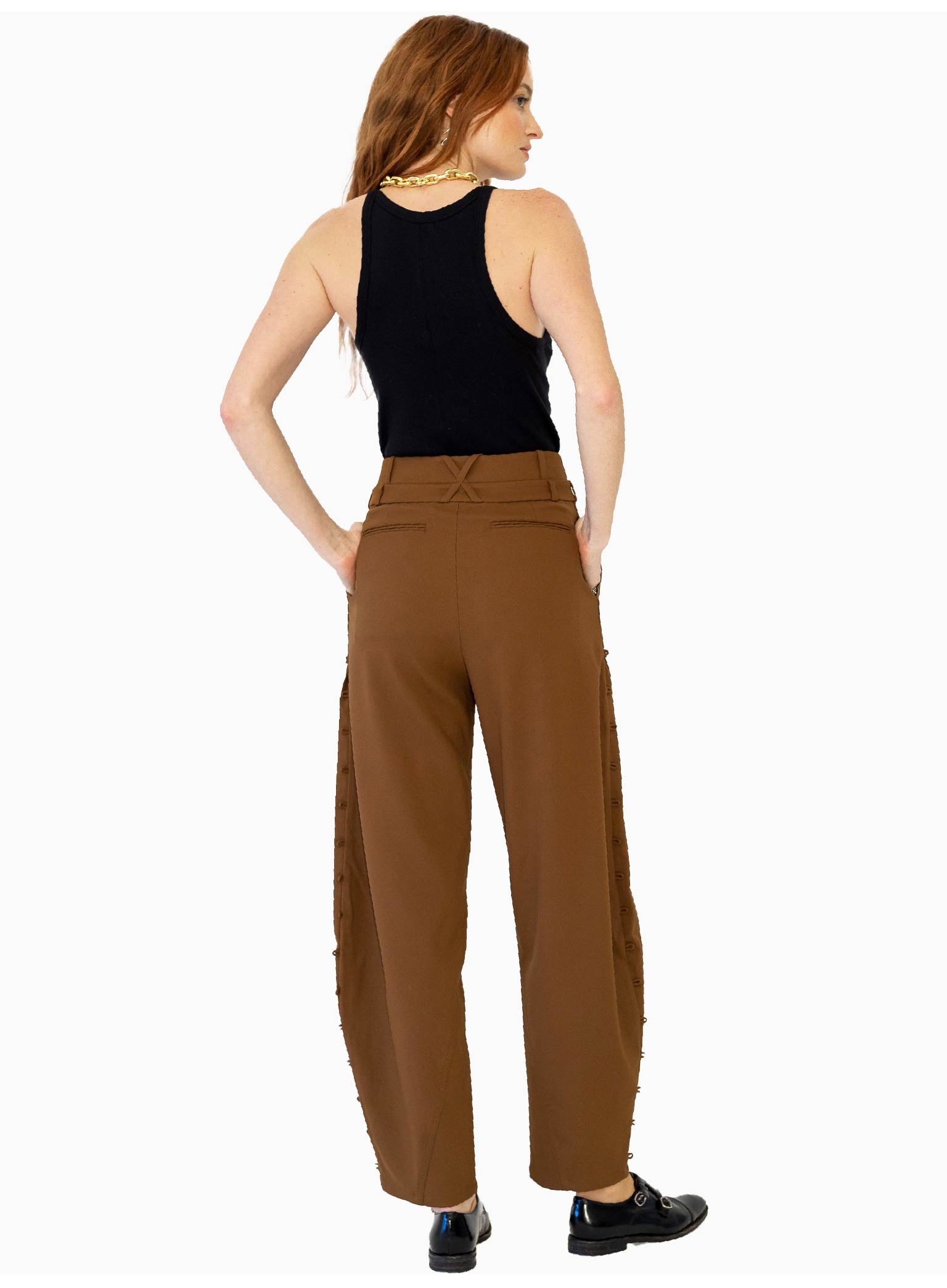 HAN WEN STUDIO Curved Wide-Leg Trouser in Brown