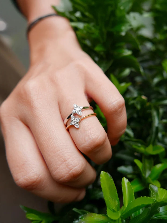 MIREL The Minor Star Crossed Motif Ring (White Gold)