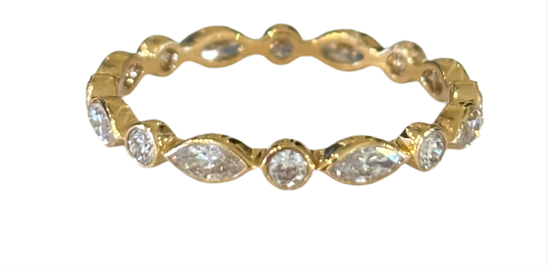 LUMENIRI The Katia Petite Marquise & Round Eternity